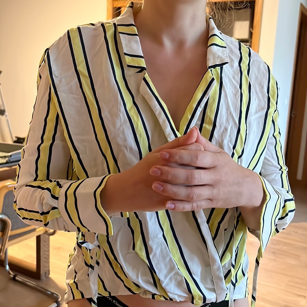Stripe neon shirt with hand cuffs sleeves